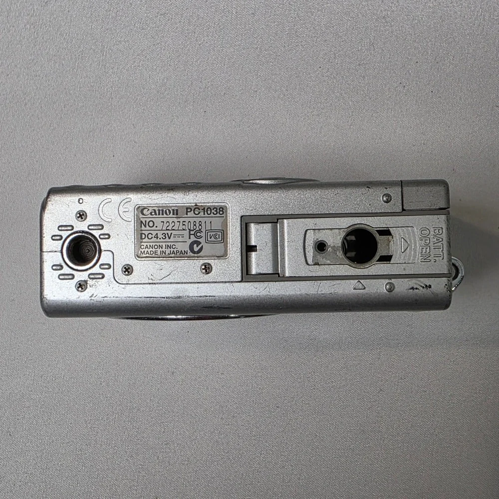 Canon PowerShot S400 Digital ELPH Camera 4.0MP 3 Zoom Vintage Digicam PARTS ONLY